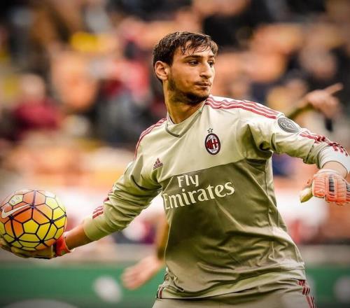 姆本扎：我和铁人签了两年合同，下赛季在中超继续为铁人效力（姆本扎：与铁人签两年合约，下赛季继续在中超为铁人出战）