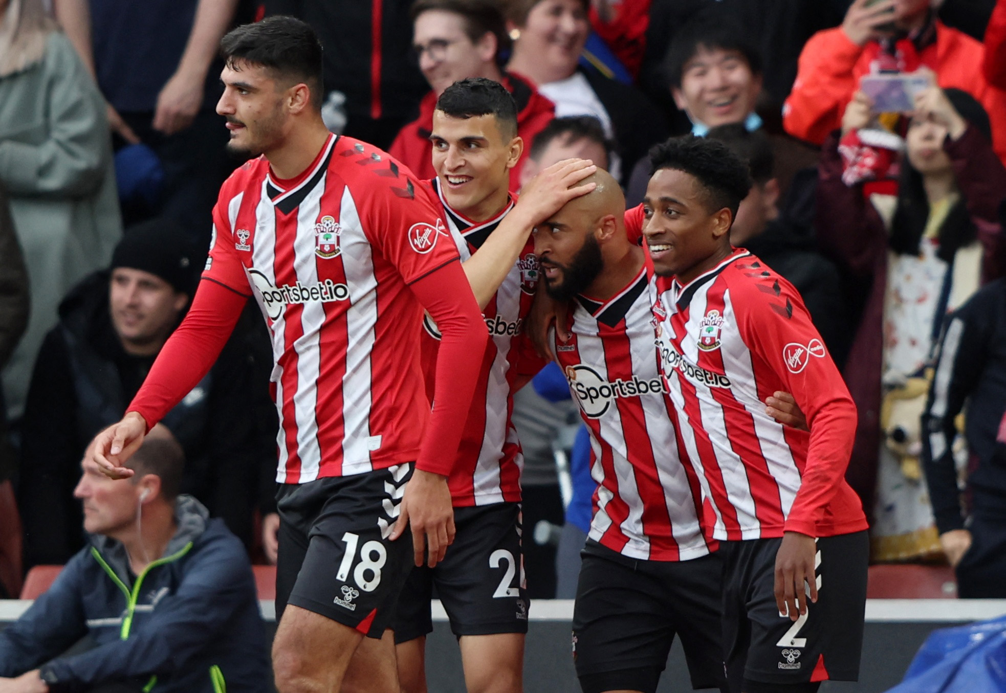 拉波尔塔：我们正着手在诺坎普为梅西立雕像，他值得如此致敬