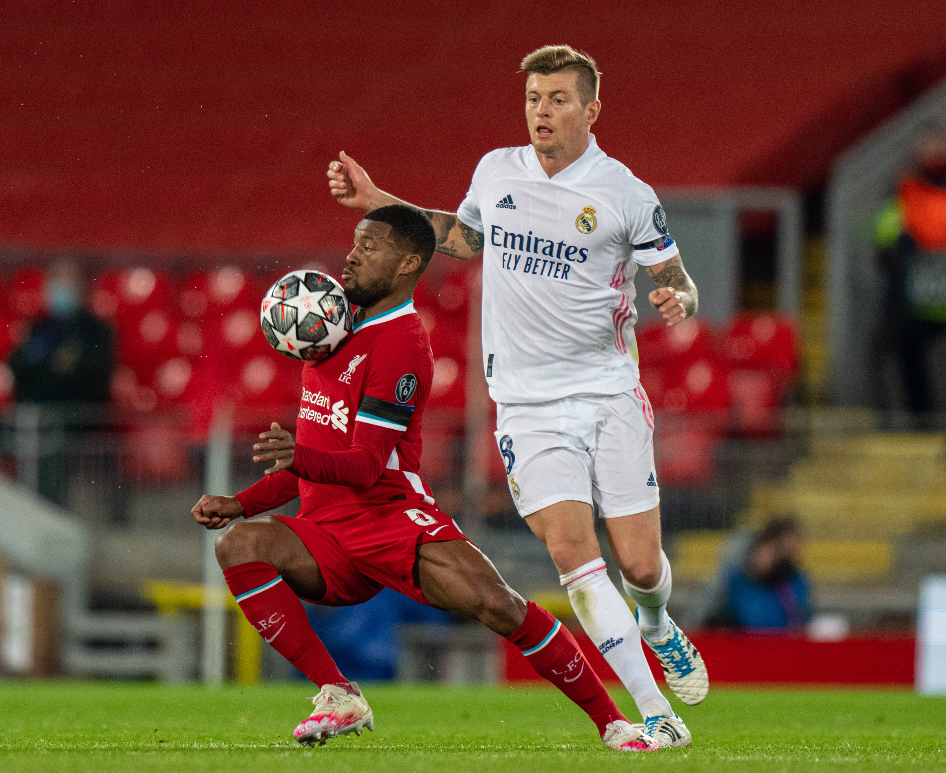 封神！62岁穆帅2射正绞杀64%控球，皇马决定欧冠生死？