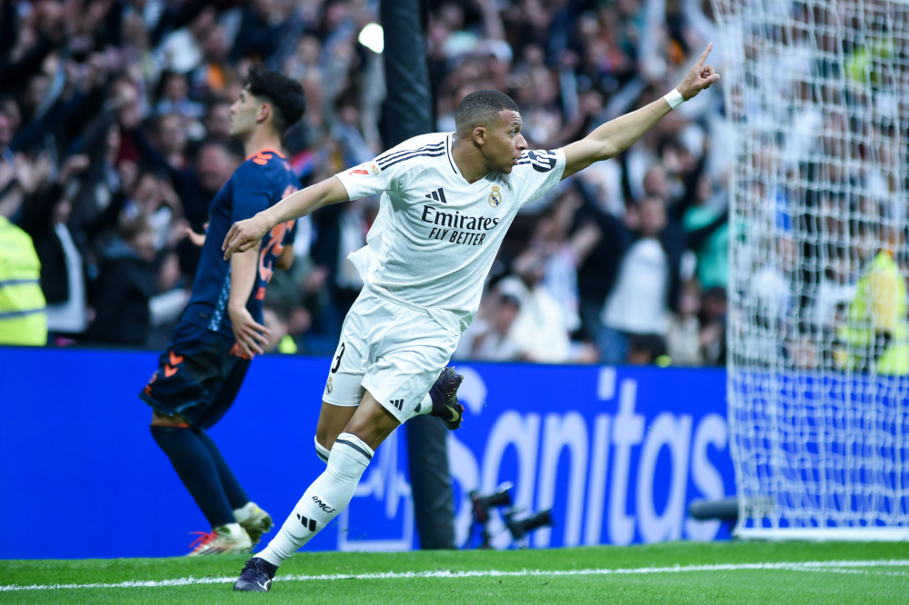 德天空：曼联已经找门德斯了解阿德耶米的情况