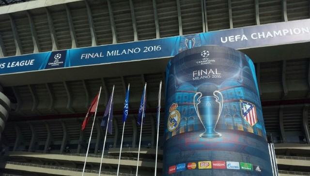 状态不佳！詹姆斯半场9投2中仅得4分，湖人领先9分