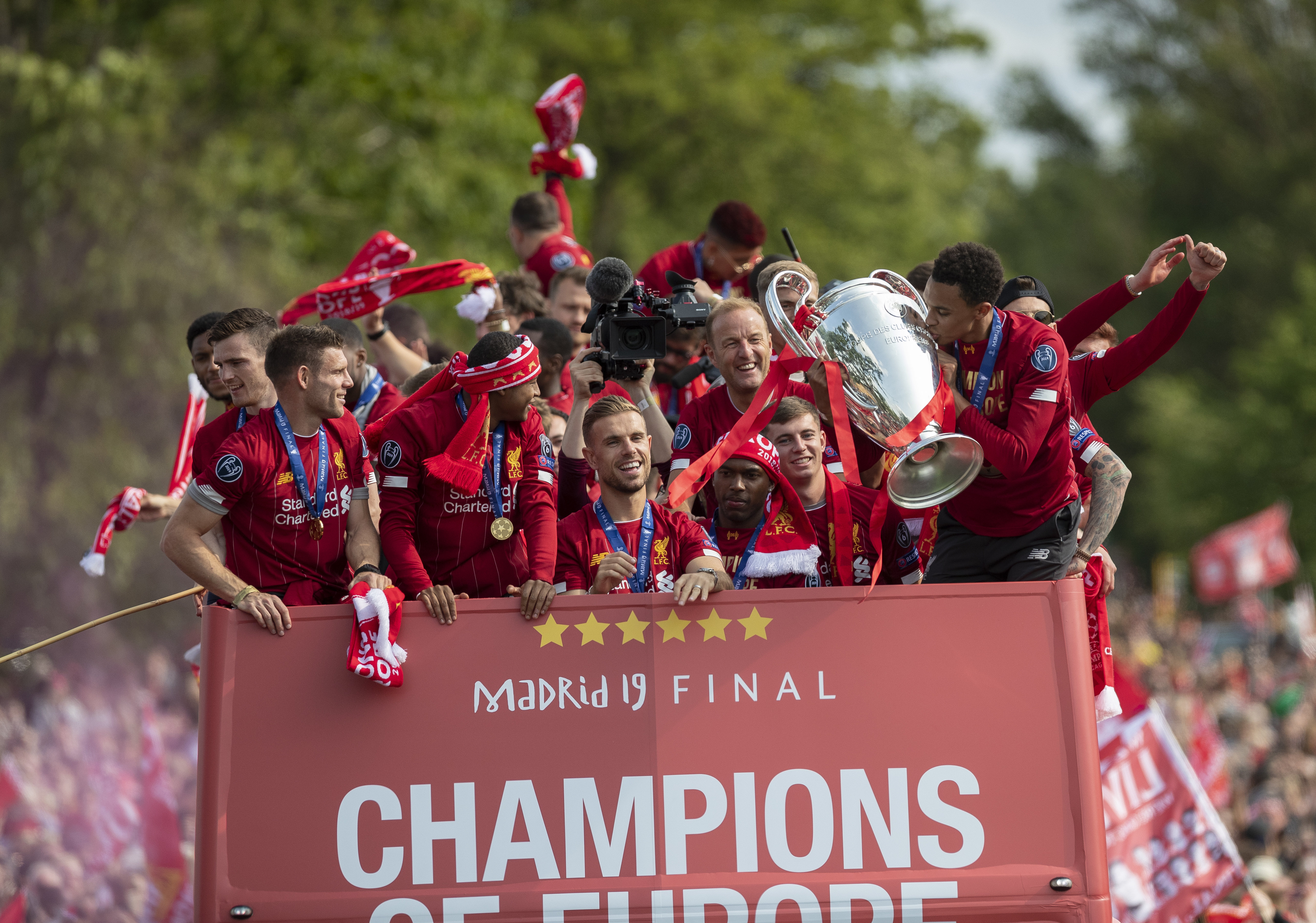 埃迪-豪：得肺炎住院后，意识到医疗体系与医护人员至关重要（肺炎住院经历让埃迪·豪深知医疗体系与医护人员的重要）