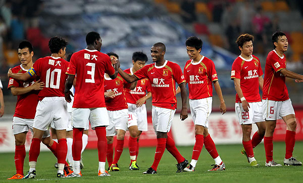 篮球火箭球员赛前训练亮眼