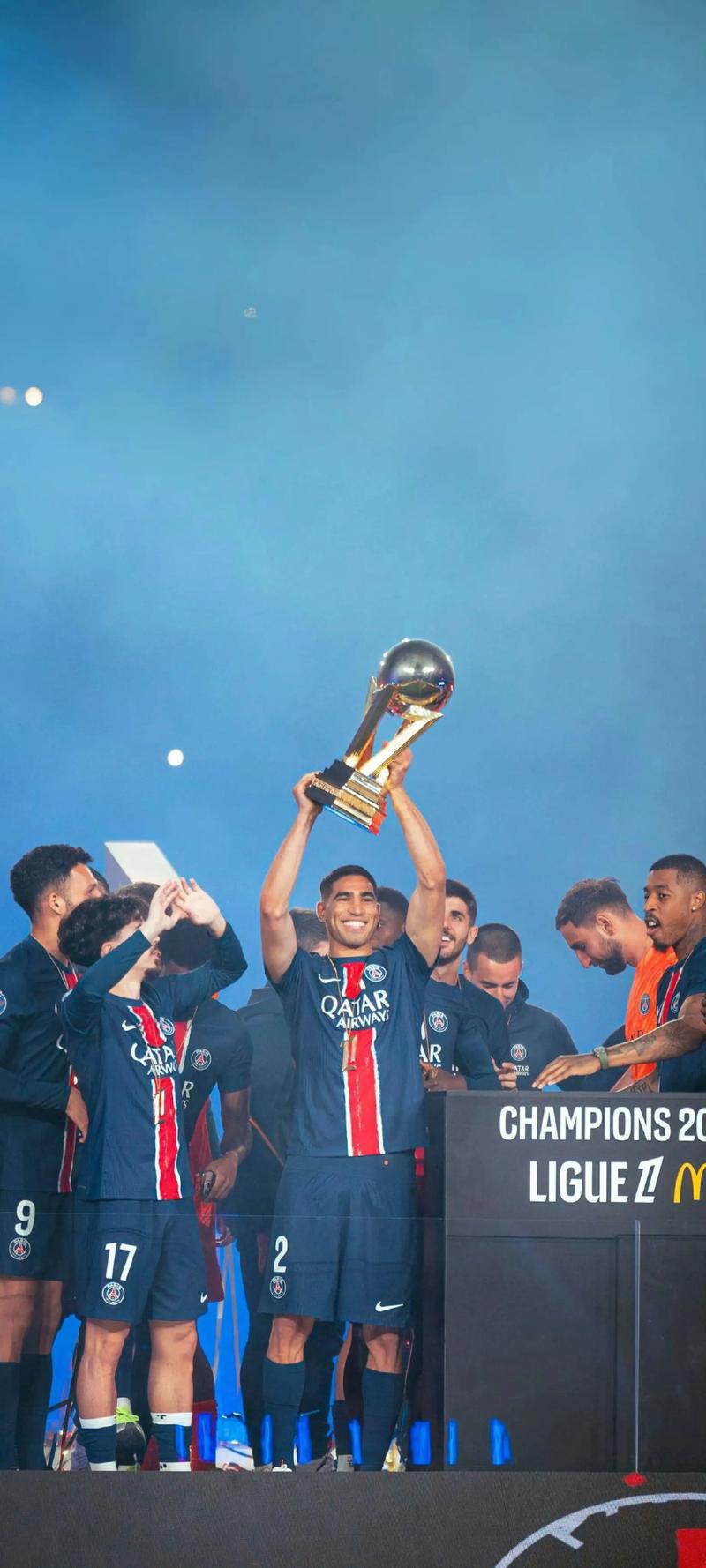 巴萨手握4球杀死晋级悬念 次回合或平局收场（巴萨四球优势几乎锁定晋级 次回合或以平局收尾）