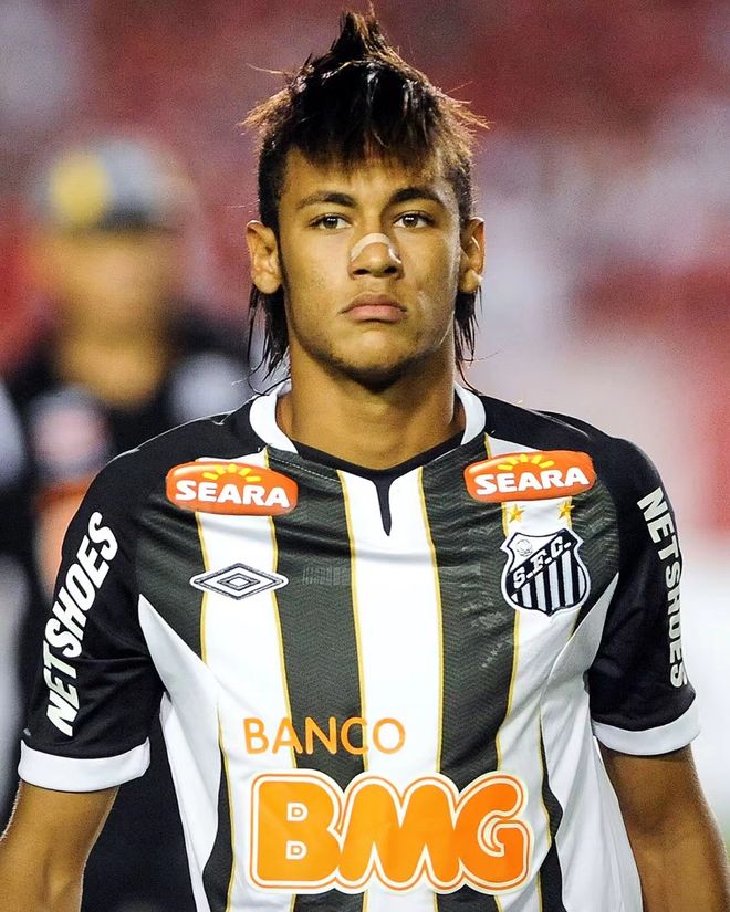 6场贡献9球1助攻，卡扎伊什维利当选中超9／10月最佳球员（6战斩9球送1助，卡扎伊什维利荣膺中超9-10月最佳球员）