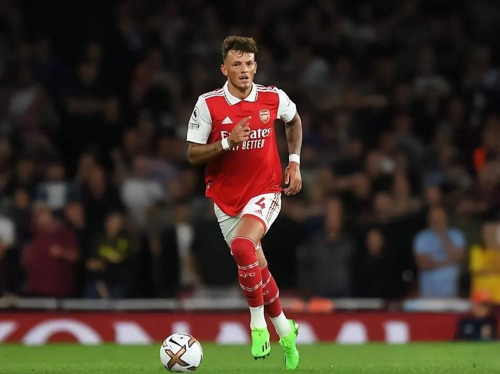 吉拉西无缘2025非洲足球先生奖，他的哥哥在社媒表达不满（吉拉西落选2025非洲足球先生，哥哥在社媒发声不满）