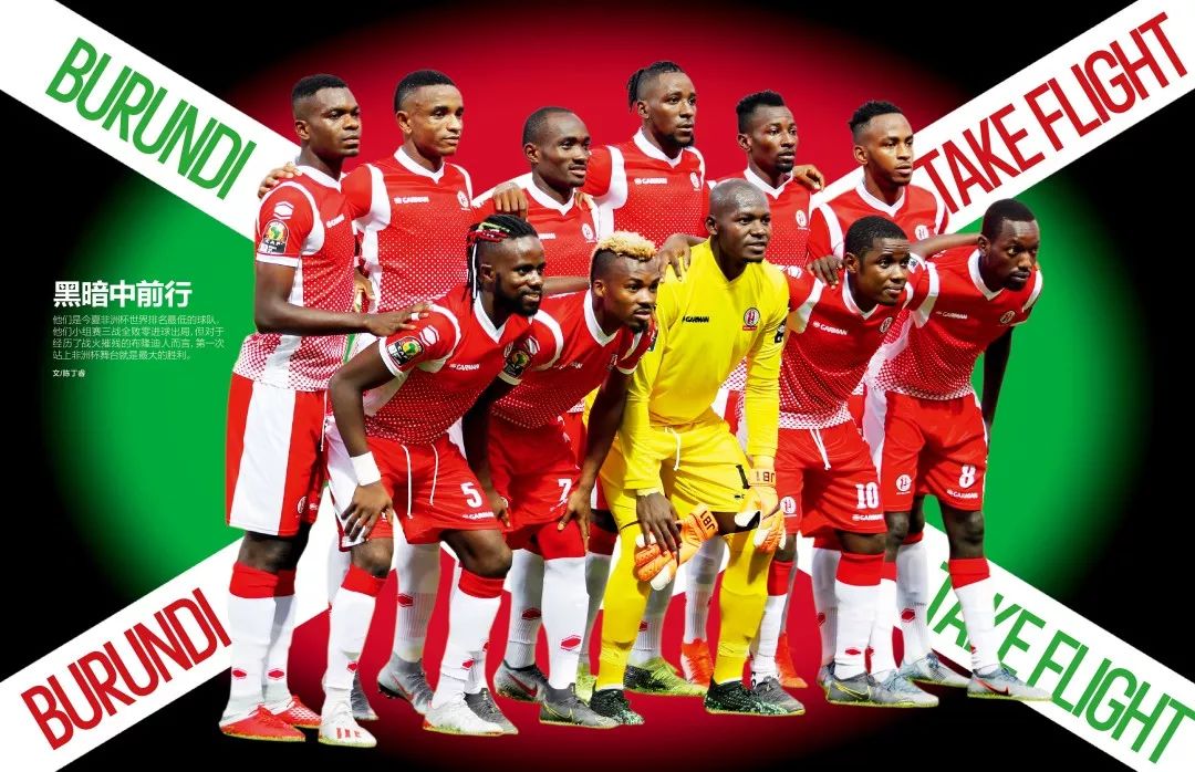 维尼修斯庆祝当选年度最佳球员 把World拼成word（维尼修斯加冕年度最佳球员 庆祝时将“World”误写为“word”）