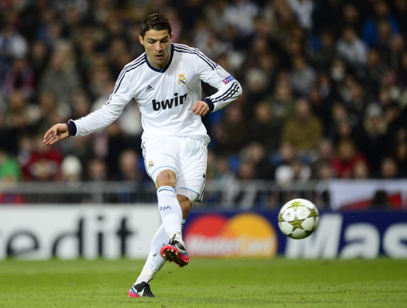 西媒曝亚马尔夜店通宵聚会：参加者不准带手机，女孩可进包厢（西媒称亚马尔通宵赴夜店：现场禁带手机，女性可入包厢）