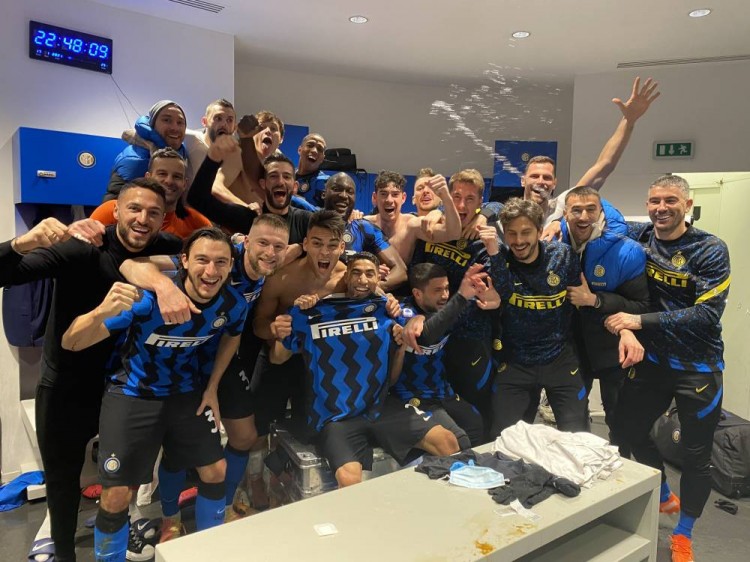 西媒：巴萨主席拉波尔塔涉嫌诈骗，巴塞罗那法院下令展开调查（西媒称巴萨主席拉波尔塔涉嫌诈骗，巴塞罗那法院启动调查）