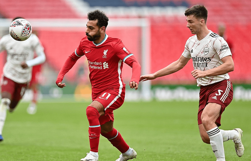 库里发布圣诞庆祝短片，穿的还是UA鞋